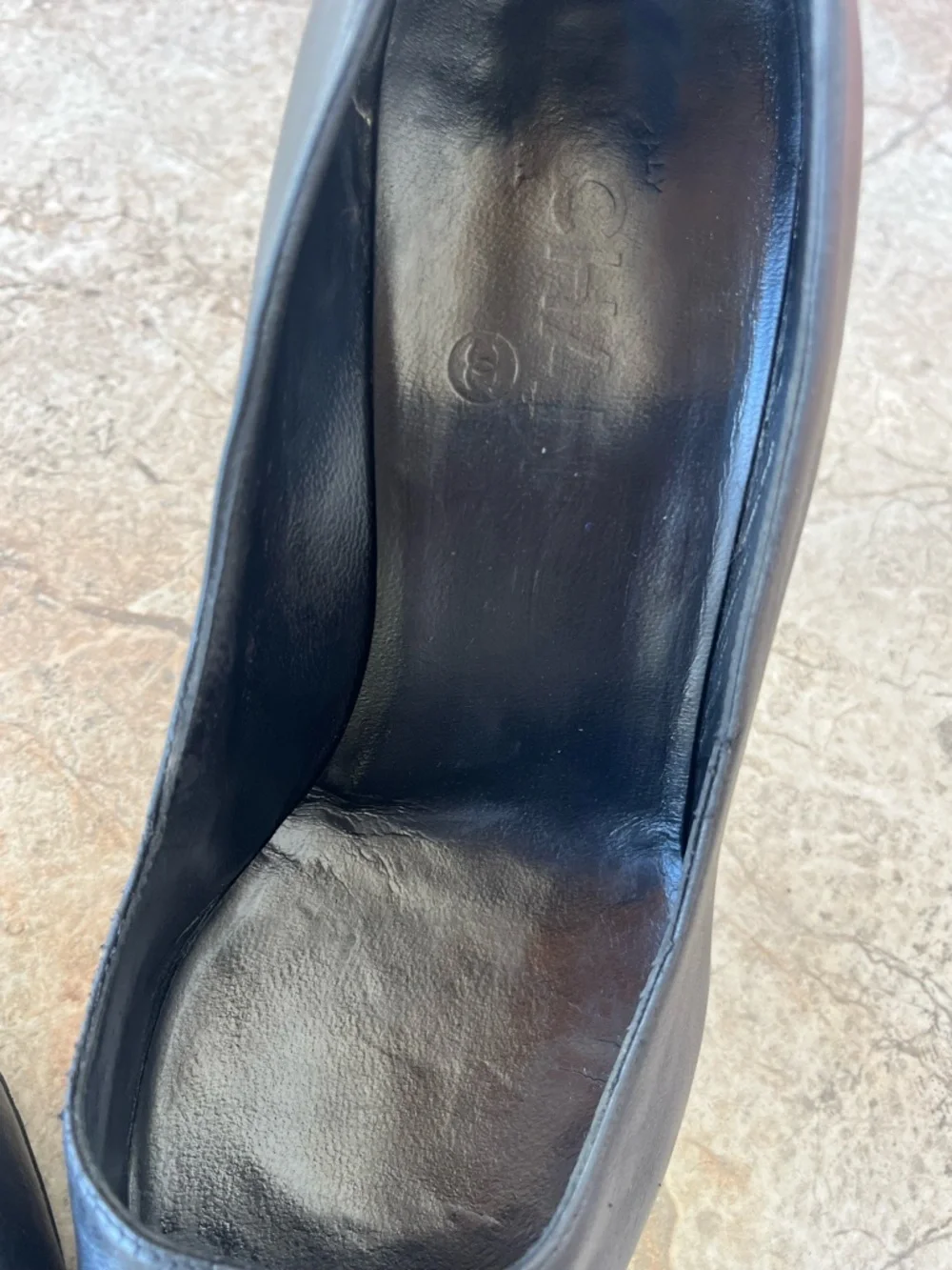 Chanel 2014 Cruise Black Smooth Leather Cap-Toe Pumps
